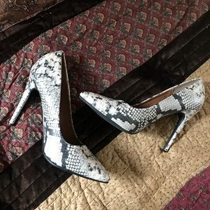 Snake print pointed toe heels